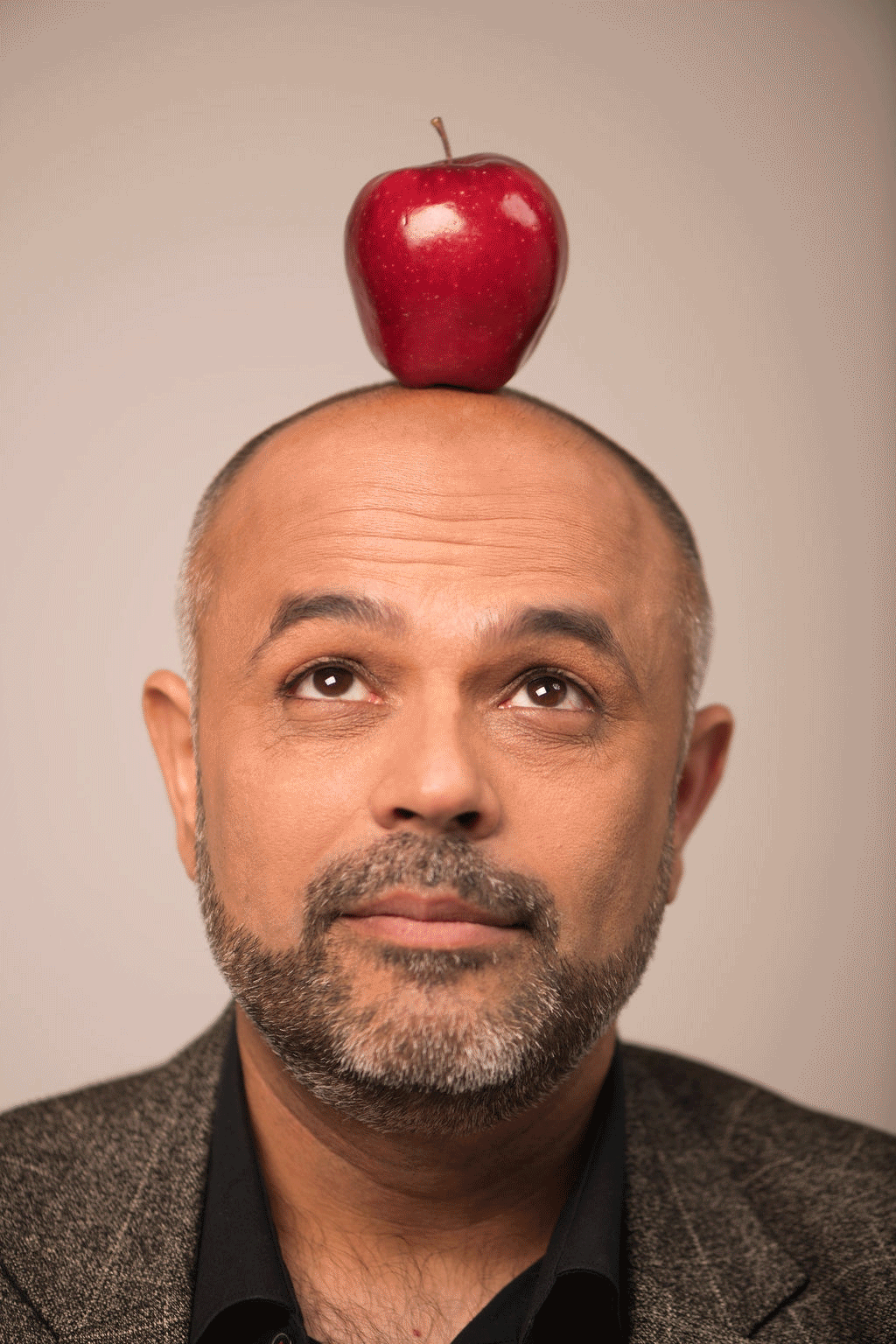 Ankur with apple on head